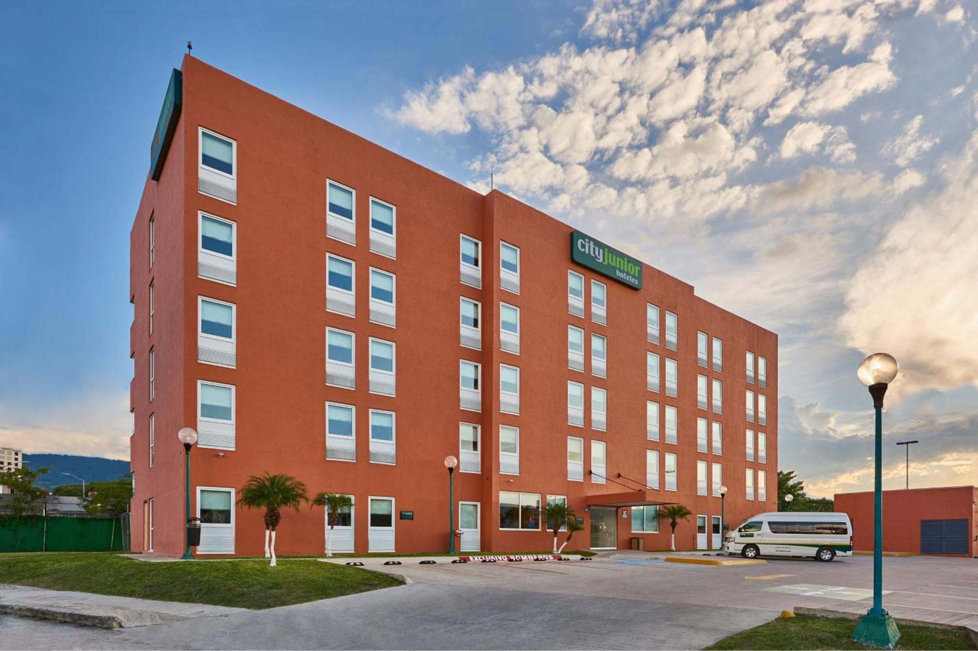 City Express Junior By Marriott Tuxtla Gutierrez Poliforum Extérieur photo